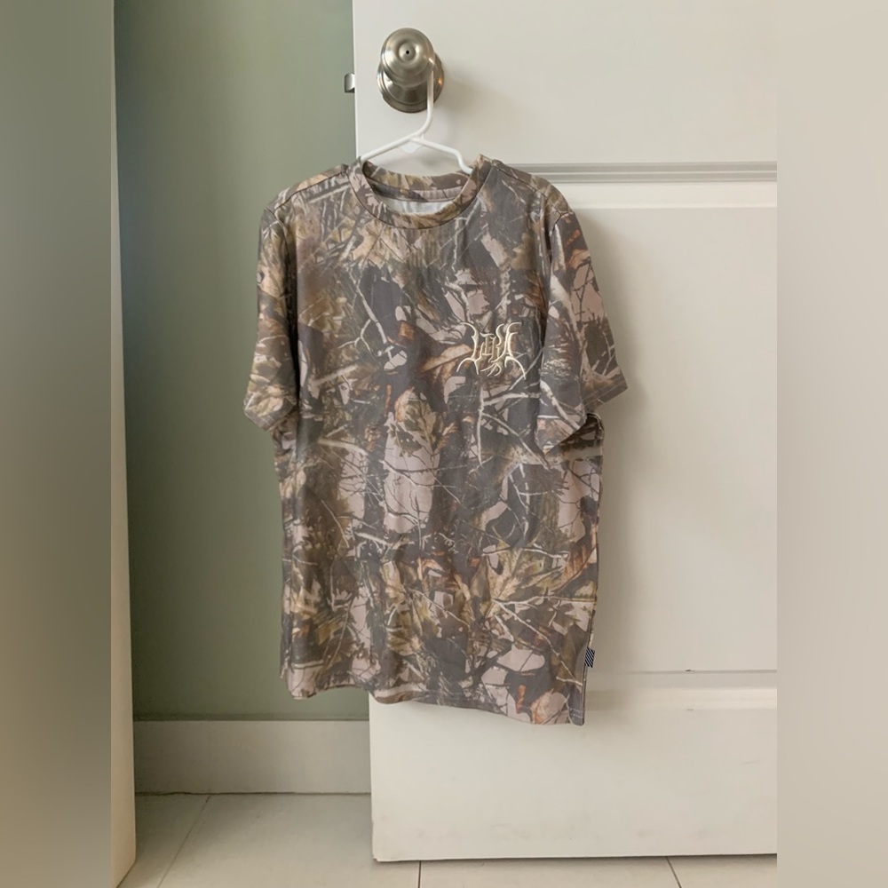 Camo boys graphic tee size small